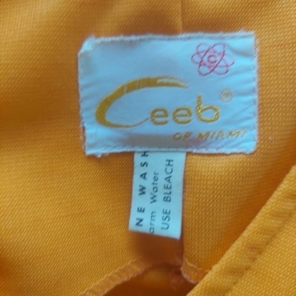 Vintage 60s 70s Ceeb Orange Knit Vest Skirt Set with sunshine yellow‎ buttons - Picture 8 of 14